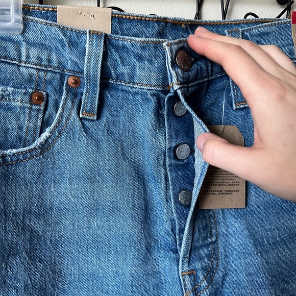 Levi Women’s 501 Denim Shorts 29 - Picture 6 of 8
